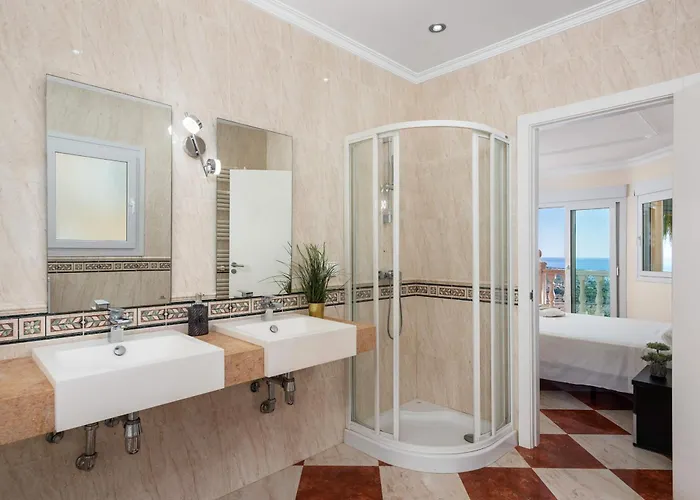 Ros - Plusholidays *