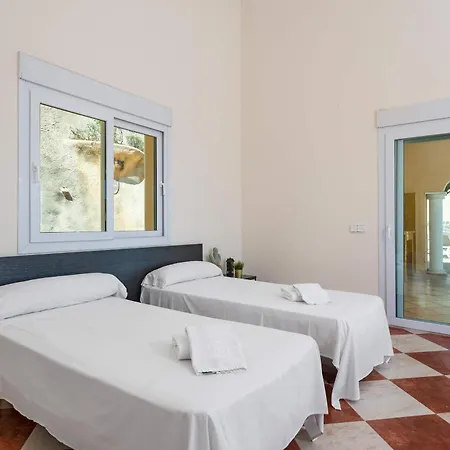 Ros - Plusholidays *