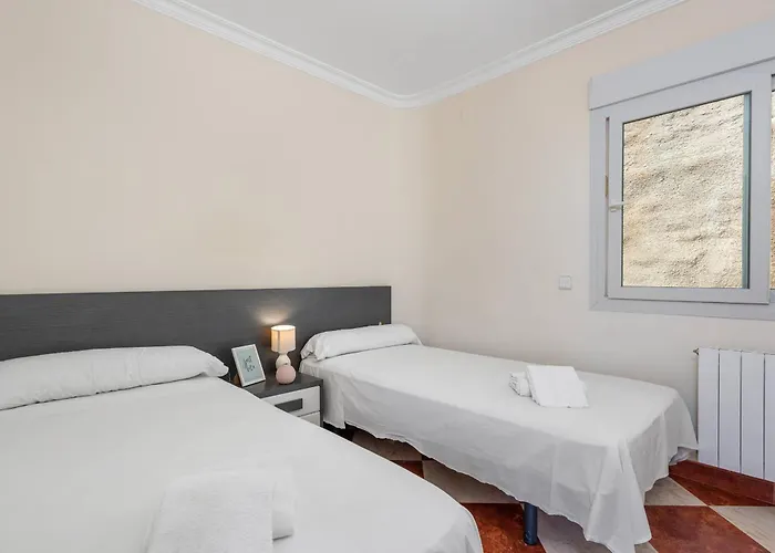 Ros - Plusholidays Willa Calpe