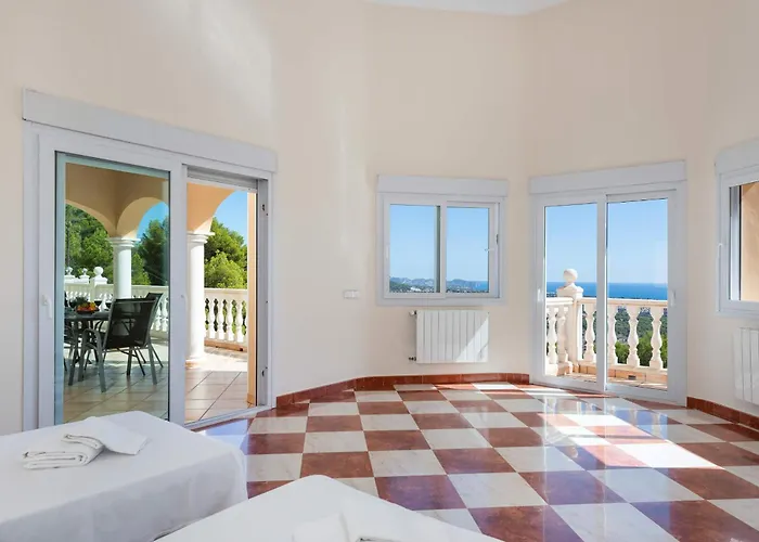 Ros - Plusholidays Willa Calpe